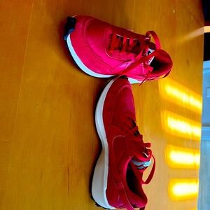 Nike Women’s Waffle Gym Shoes